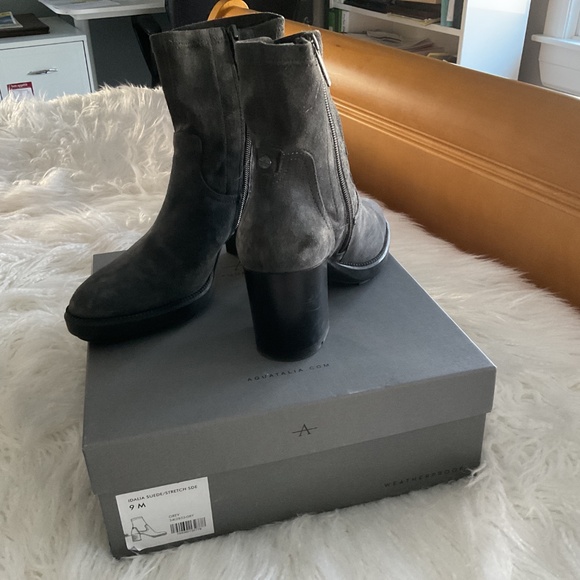 Aquatalia Idalia Suede ankle boots - Picture 3 of 5